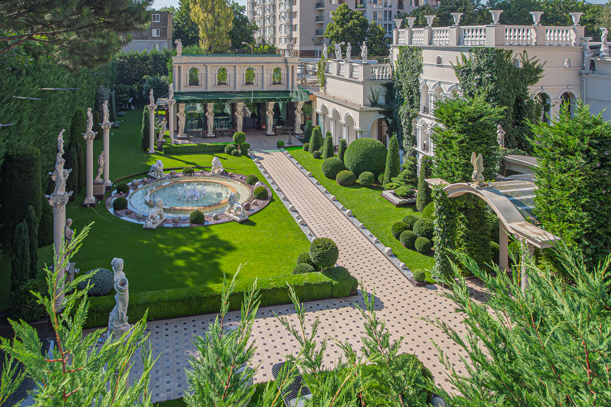 Despre noi